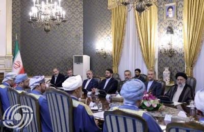 رئيسي: تم النهوض بالعلاقات بين إيران وسلطنة عمان من المرحلة التجارية إلى الاستثمارية