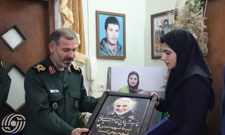 مسؤولون في الحرس الثوري يشكرون بطلة رياضية ايرانية أهدت ميداليتها للشهيد طهراني مقدم