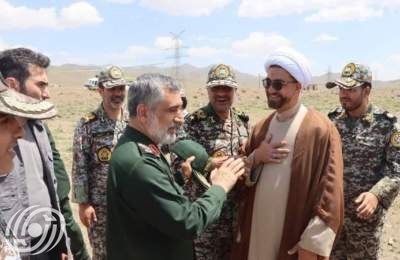 قائدا مقر "خاتم الانبياء" وقوة الجو فضاء، يتفقدان الدفاعات الجوية في نطنز وخنداب