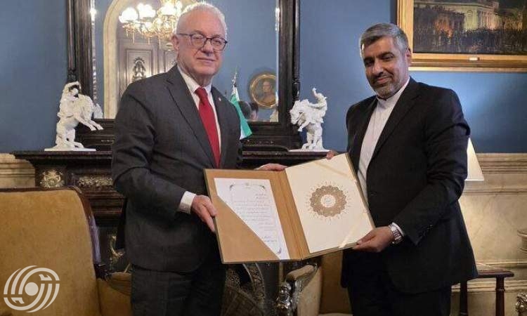 إيران وأوروغواي عازمتان على توسيع التعاون الاقتصادي والتجاري