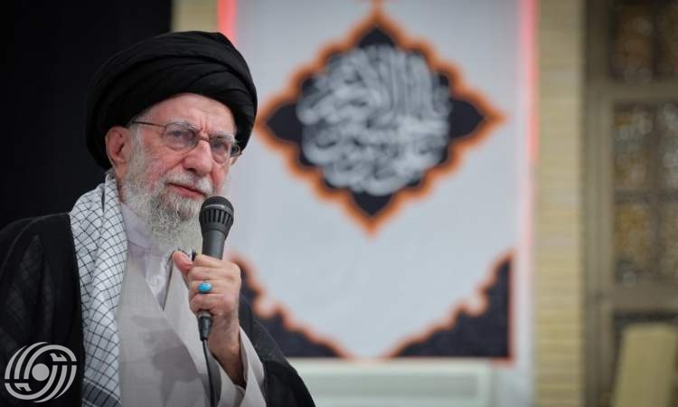 الإمام الخامنئي في مراسم تكريم شهداء الحرب المفروضة الأخيرة
