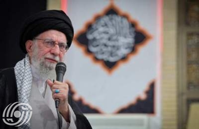 الإمام الخامنئي في مراسم تكريم شهداء الحرب المفروضة الأخيرة