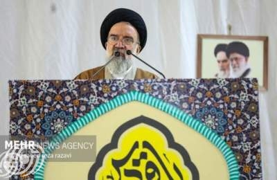 خطيب جمعة طهران : سنحول "تل أبيب" إلى مدينة أشباح إذا كررت "إسرائيل" حماقتها