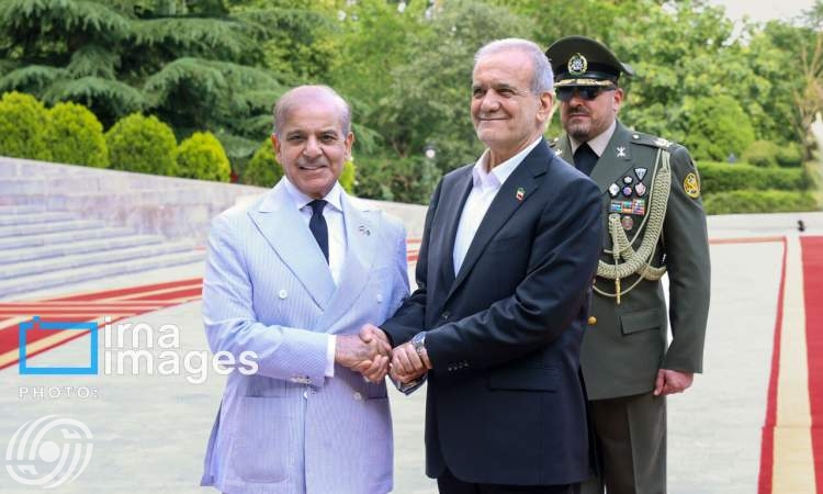 العلاقات الإيرانية الباكستانية على وتر التجارة الحدودية والتعاون الإقليمي