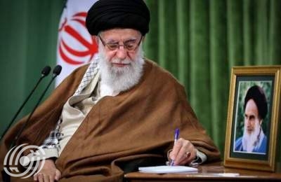 قائد الثورة يعين علي اكبر أحمديان وعلي شمخاني ممثلين له في مجلس الدفاع