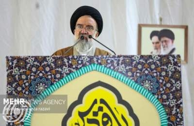 خطيب جمعة طهران: الوحدة خطنا الاحمر والطاقة النووية حقنا غير القابل للتصرف