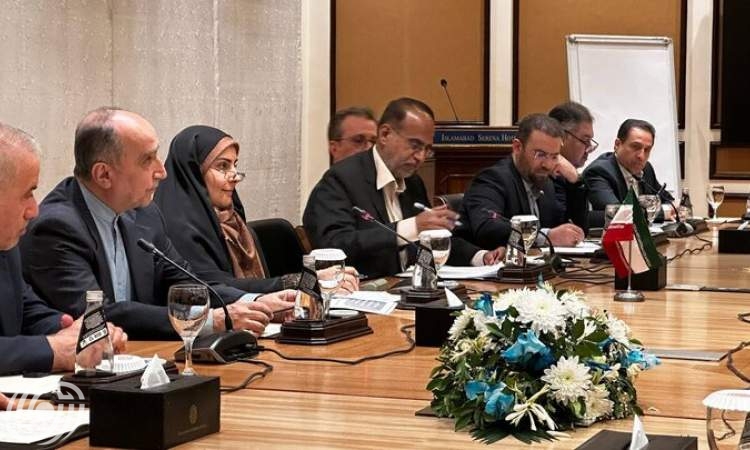 وزيرة الطرق الإيرانية تدعو إلى تنفيذ الاتفاقيات الثنائية والتعاون مع باکستان.