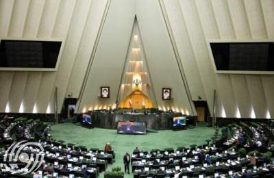 هتافات "الموت لأمريكا" و"الموت لإسرائيل" تعلو في البرلمان الايراني