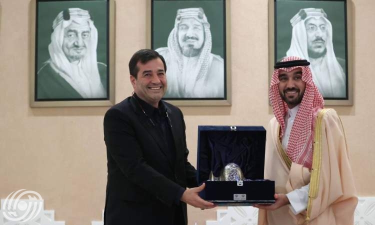 لقاء وزيرا الرياضة الإيراني والسعودي في الرياض