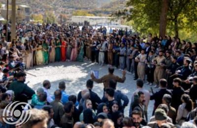 صور من مراسم العزف على الطمبور بمحافظة كرمانشاه غرب إيران  <img src="/images/picture_icon.png" width="16" height="16" border="0" align="top">