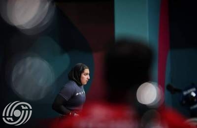 رباعة إيرانية تحرز الميدالية البرونزية في رفع الأثقال