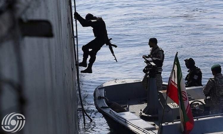 الحرس الثوري يضبط سفينة اجنبية محملة بالوقود المهرب في الخليج الفارسي