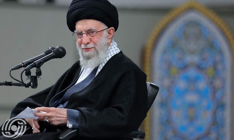 قائد الثورة: النساء لسن ربة منزل، بل مديرات