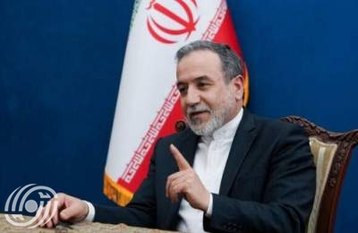 الطالب الإيراني يرفع راية "الاستقلال" و"الشرف"