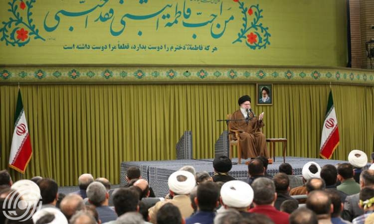 قائد الثورة: الشعب الإيراني أحبط مساعي العدو المتواصلة لتغيير هويته الدينية والتاريخية