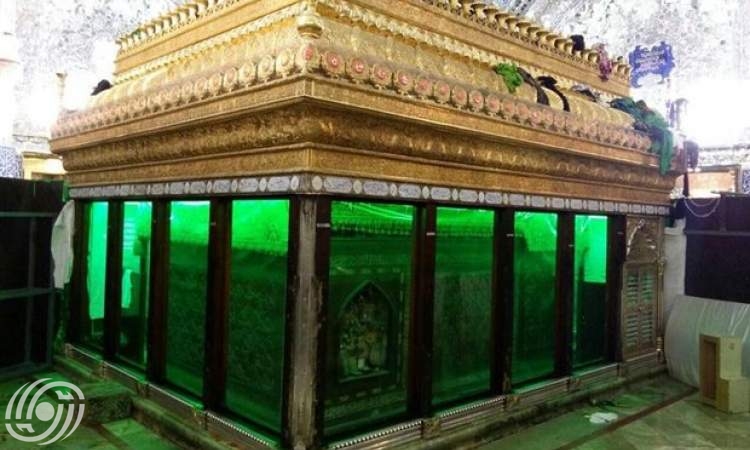 طلاء ضريح أمير المؤمنين علي بن أبي طالب (ع) بتقنية ايرانية