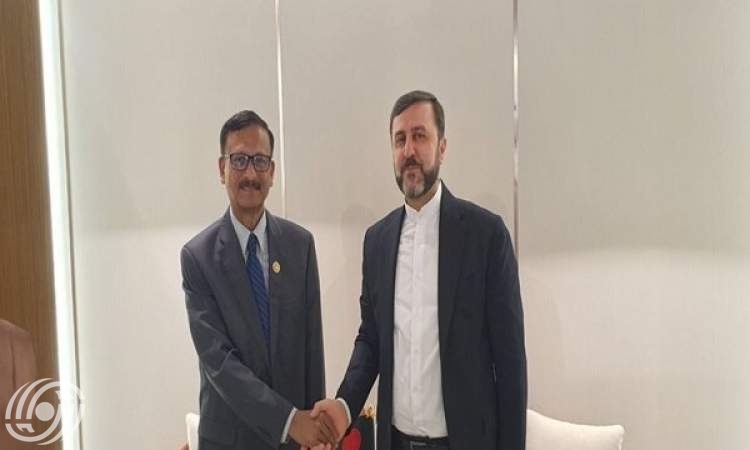 إيران وبنغلاديش تؤكدان على أهمية تعزيز التعاون الثنائي بین البلدین