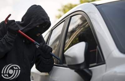 القبض على سارق سيارات محترف + فيديو القبض على سارق سيارات محترف + فيديو