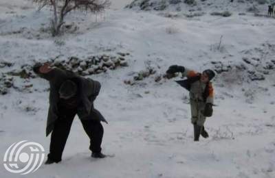 اللعب بالثلج في زاينده رود، أصفهان  <img src="/images/video_icon.png" width="16" height="16" border="0" align="top">