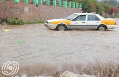 لحظاتٌ حابسةٌ للأنفاس لإنقاذ ركّاب سيارة من سيول طبس  <img src="/images/video_icon.png" width="16" height="16" border="0" align="top">