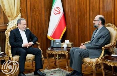 عراقجي يلتقي السفير الإيراني لدى بلجيكا